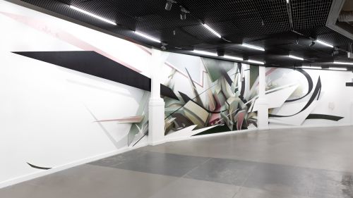 Mirko Reisser (DAIM) | ''DAIM - coming out Luzern'' | Spraypaint and acrylic on wall | 3,5 x 22 m | 2018 | Exhibitionview: ''mirko reisser (DAIM) | monolog'' | Kunsthalle Luzern | Lucerne (Switzerland) | 13. Juli - 12. August 2018 | Courtesy: Kunsthalle Luzern | Photo: MRpro